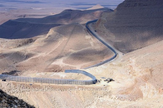 230 km  granita  Israel si Egypt