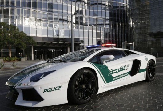 Lamborghini Aventador politia din Dubai