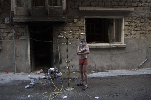 street shower in syria Khalil Ashawi